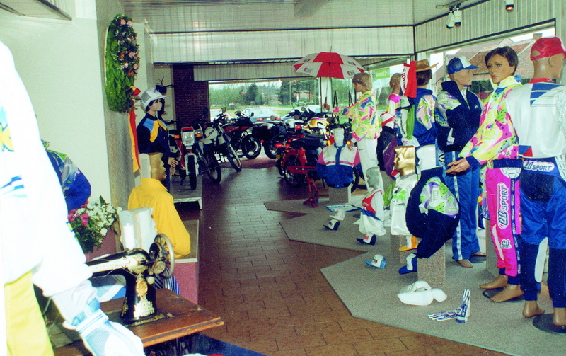 Motorcrosskledij en sportactiviteiten uit de beginjaren van CB Sport